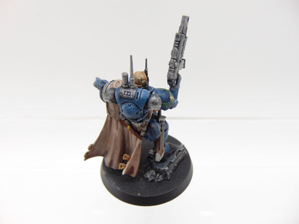 Primaris Captain in Phobos Armour