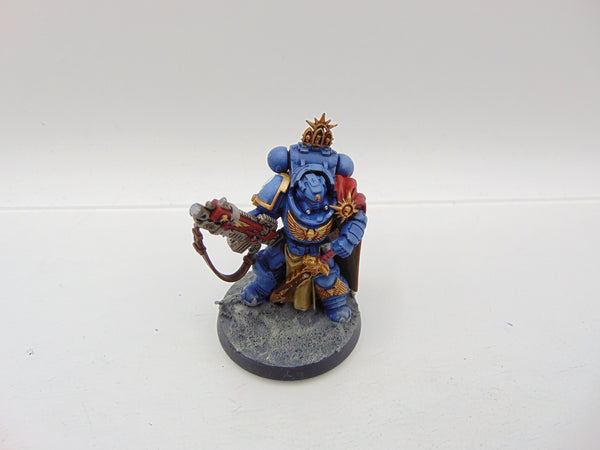 Primaris Captain in Gravis Armour