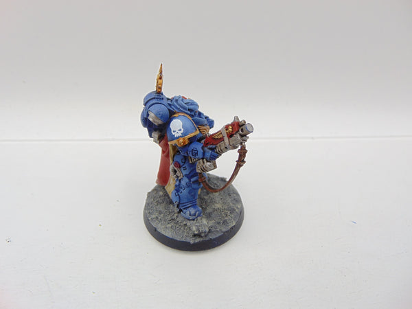 Primaris Captain in Gravis Armour