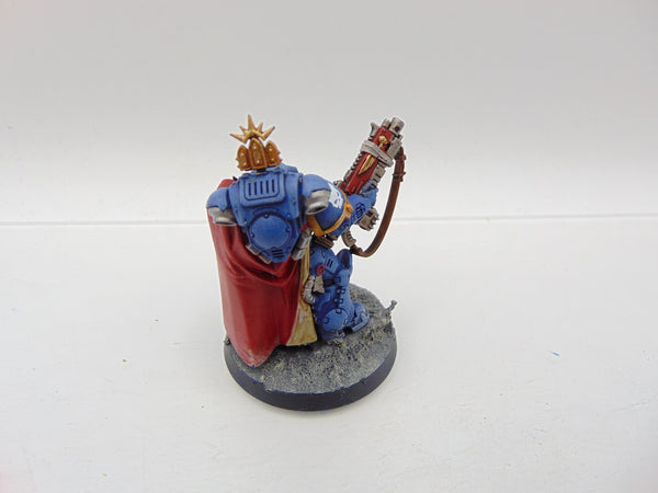 Primaris Captain in Gravis Armour