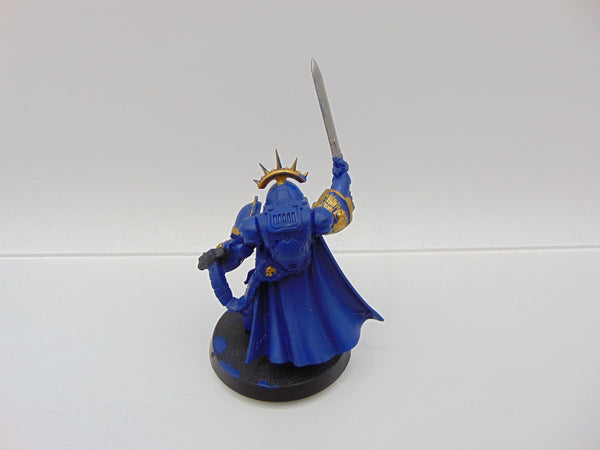 Primaris Captain in Gravis Armour