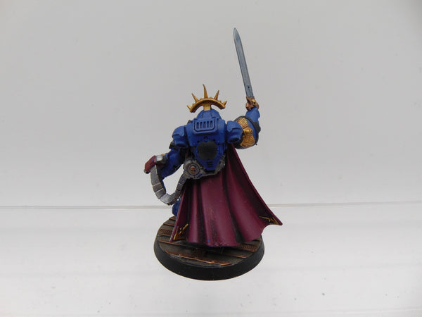 Primaris Captain in Gravis Armour