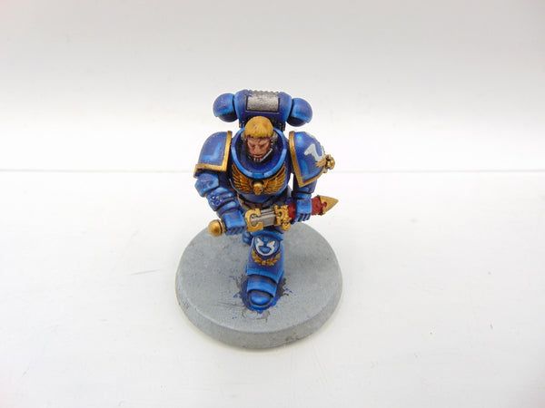 Primaris Lieutenant Calsius