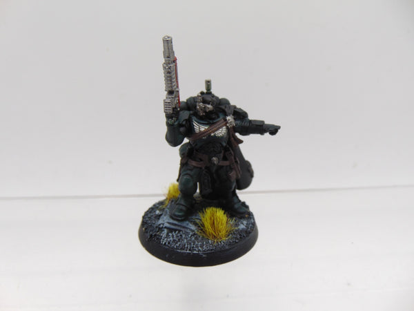 Primaris Captain in Phobos Armour