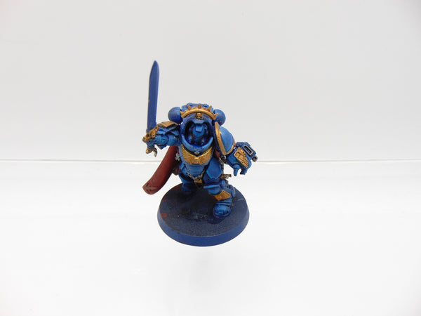 Primaris Captain in Gravis Armour