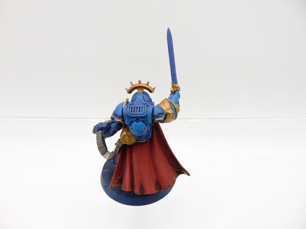 Primaris Captain in Gravis Armour