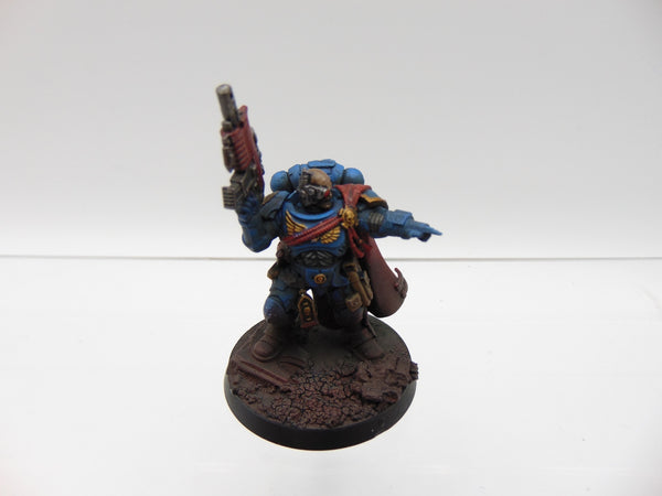 Primaris Captain in Phobos Armour