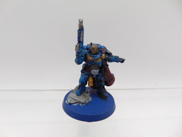 Primaris Captain in Phobos Armour