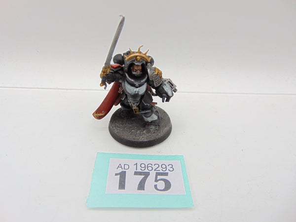 Primaris Captain in Gravis Armour