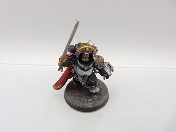 Primaris Captain in Gravis Armour