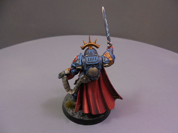 Primaris Captain in Gravis Armour