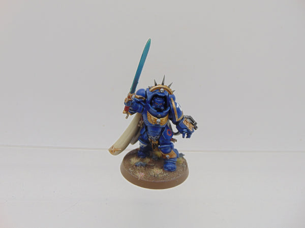 Primaris Captain in Gravis Armour