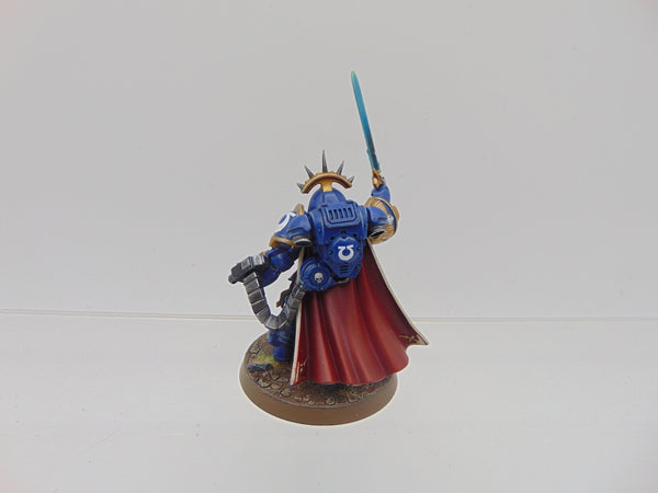 Primaris Captain in Gravis Armour